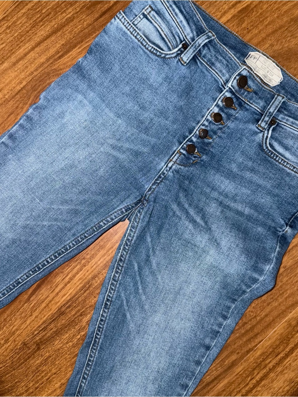 Free People Sz 29 R (Inseam 25) Blue Jean with Distressed Hem MedDark Wash